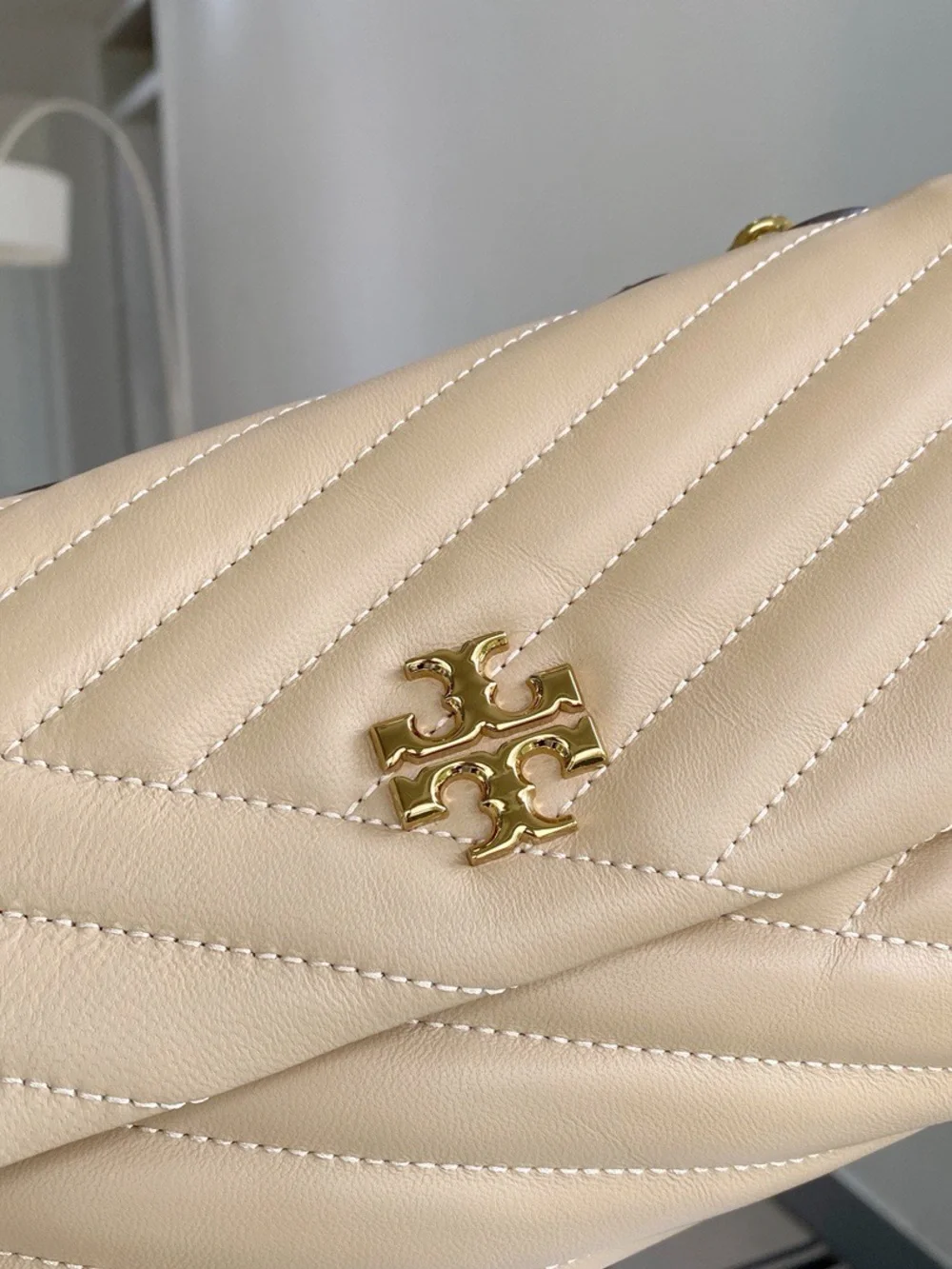 Tory Burch Quilted Shoulder Bag in Beige with Gold Chain